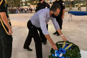 Φόρος τιμής από το ΑΠΟΕΛ (φώτος)