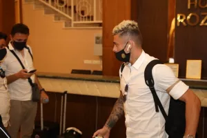 Καρέ-καρέ η άφιξη της ΑΕΛ στο "Rozafa" (φώτος-βίντεο kerkida.net)