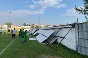 Ο καιρός ματαίωσε το φιλικό, καταστροφές στο γήπεδο της ΠΑΕΕΚ (φώτος)