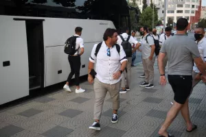 Καρέ-καρέ η άφιξη της ΑΕΛ στο "Rozafa" (φώτος-βίντεο kerkida.net)