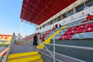 Εν μέσω αποθέωσης η ανοικτή προπόνηση της Νέας Σαλαμίνας (βίντεο/φώτος) 
