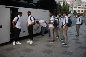 Καρέ-καρέ η άφιξη της ΑΕΛ στο "Rozafa" (φώτος-βίντεο kerkida.net)