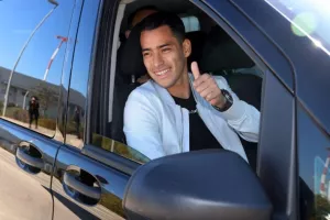 «Την Παρασκευή στην Ελλάδα για την ΑΕΚ ο Αραούχο»