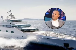 O δισεκατομμυριούχος Ομονοιάτης έχει το γρηγορότερο σκάφος του κόσμου στα μέτρα του