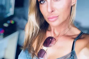 Ανέβασε τη... θερμοκρασία η Lana!