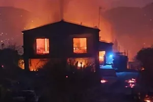 Ομόνοια/"Συλλέγουμε ξηρά τροφή, νερό και χυμούς για τη μάχη με τις πυρκαγιές"