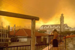 Πυρκαγιά/Η φωτογραφία που προκαλεί συγκίνηση...