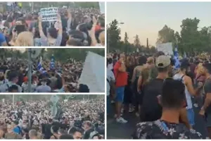 (ΦΩΤΟΣ) Έφυγαν από το Προεδρικό και... μαζική πορεία στους δρόμους της Λευκωσίας