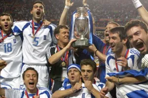 Στην 7η θέση των κορυφαίων τροπαιούχων η Ελλάδα του 2004 για Λίνεκερ και Σίρερ