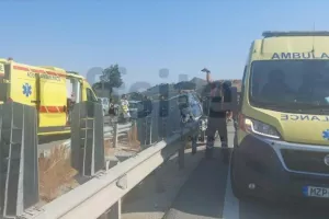Τροχαίο στον αυτοκινητόδρομο Λ/σίας-Λ/σού: Ακινητοποιήθηκε στα κιγκλιδώματα το όχημα