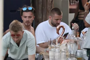 Γκρίλις – Σο: Έδωσαν 8.000 ευρώ σε beach party στη Μύκονο! 