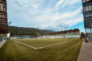 Στο Štadión pod Dubňom λίγες ώρες πριν τη σέντρα...