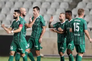 (Μετά την Ντιναμό) Με Legia ή Flora Tallinn