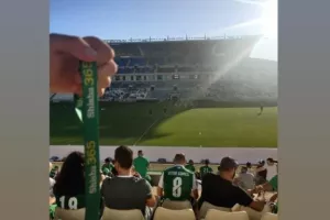 Εικόνες των "πράσινων" οπαδών