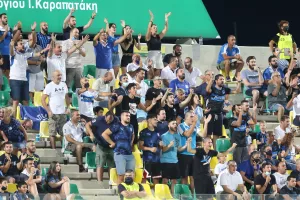 ΦΩΤΟΡΕΠΟΡΤΑΖ από τoν κόσμο στην ΑΡΕΝΑ...