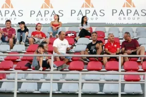 Εν μέσω αποθέωσης η ανοικτή προπόνηση της Νέας Σαλαμίνας (βίντεο/φώτος) 