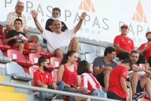 Εν μέσω αποθέωσης η ανοικτή προπόνηση της Νέας Σαλαμίνας (βίντεο/φώτος) 
