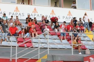 Εν μέσω αποθέωσης η ανοικτή προπόνηση της Νέας Σαλαμίνας (βίντεο/φώτος) 