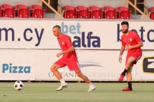 Εν μέσω αποθέωσης η ανοικτή προπόνηση της Νέας Σαλαμίνας (βίντεο/φώτος) 