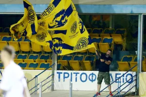 Σημαία ψηλά...
