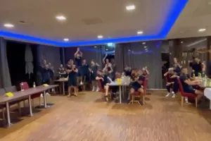 ΒΙΝΤΕΟ/Χαμός με… “Ισόβια μόνο για σένα!”