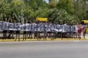 Στην Αθήνα οι οπαδοί της Βελέζ για τον αγώνα με την ΑΕΚ (βίντεο)