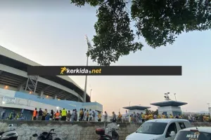 Ουρά κόσμου έξω από το Τσίρειο 