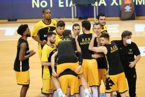 Έφτασε τα 12 ban η ΑΕΚ!