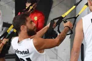 Δίπλα στον Παρασκευά