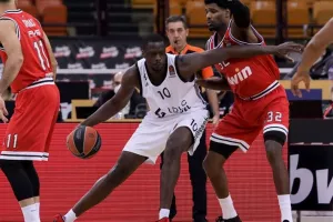 Φαλ: «Ιστορικός σύλλογος ο Ολυμπιακός»