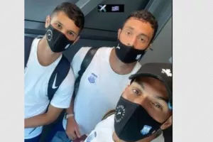 Απόλλων/Παρεάκι στο αεροπλάνο