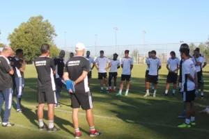 Να ξεπεράσει την "τρικλοποδιά", τα επόμενα βήματα στην Ανόρθωση