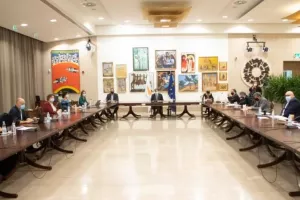 Στο τραπέζι ο εμβολιασμός ηλικιών 12 - 15 & 3η δόση
