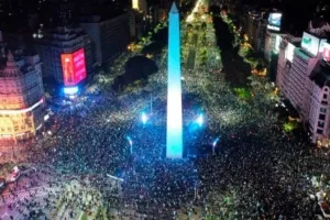 Ξεχύθηκαν στους δρόμους οι Αργεντίνοι για το τρόπαιο (φώτος)