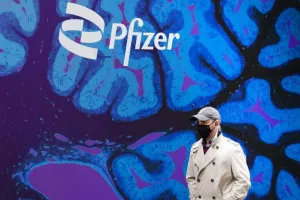 Τρίτη δόση Pfizer: Τι κρύβεται πίσω από τα σχέδια της εταιρείας