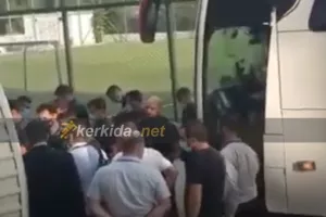 ΒΙΝΤΕΟ/Έφτασε στο γήπεδο η ΑΕΛ