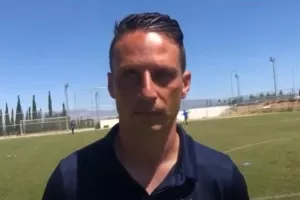 Αυτός κοουτσάρει στο φιλικό του ΑΠΟΕΛ