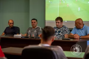 Ο Πάμπος στο πρώτο τετ-α-τετ με τους παίκτες του (φώτος)
