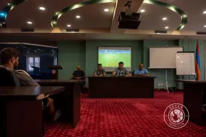 Ο Πάμπος στο πρώτο τετ-α-τετ με τους παίκτες του (φώτος)