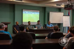 Ο Πάμπος στο πρώτο τετ-α-τετ με τους παίκτες του (φώτος)