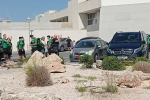 (ΒΙΝΤΕΟ/ΦΩΤΟΣ) Οι Ομονοιάτες αποθέωσαν παίκτες-Μπεργκ, ο Νορβηγός ανταπέδωσε!