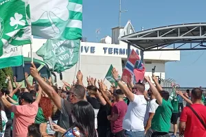 (ΒΙΝΤΕΟ/ΦΩΤΟΣ) Οι Ομονοιάτες αποθέωσαν παίκτες-Μπεργκ, ο Νορβηγός ανταπέδωσε!