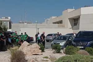 (ΒΙΝΤΕΟ/ΦΩΤΟΣ) Οι Ομονοιάτες αποθέωσαν παίκτες-Μπεργκ, ο Νορβηγός ανταπέδωσε!