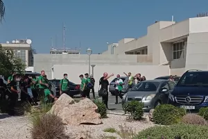 (ΒΙΝΤΕΟ/ΦΩΤΟΣ) Οι Ομονοιάτες αποθέωσαν παίκτες-Μπεργκ, ο Νορβηγός ανταπέδωσε!