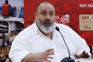 «Ομάδα που δεν κόβει 1.200 εισιτήρια να μην παίζει στη Super League»