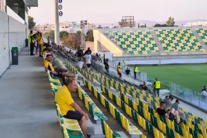 "Κιτρινίζει" η Αρένα (φώτος)
