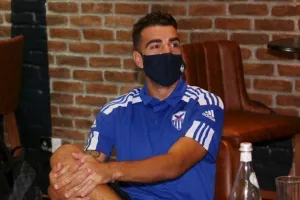 Ήρεμος και περιμένει… 