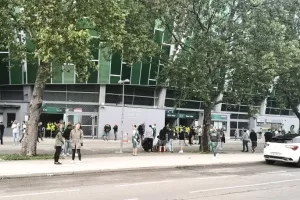 Bιέννη/Η ατμόσφαιρα έξω από το γήπεδο (φώτος)