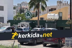 Ουρά στην Παπανικολή για ένα εισιτήριο!