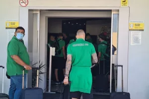 (ΦΩΤΟΣ/Βίντεο) Η άφιξη της αποστολής